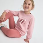 Conjunto de camisola e leggings rosa