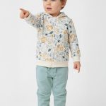 Conjunto Infantil com Casaco Estampado e Calças Verde Água